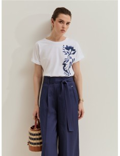 CAMISETA AMPLIA FLOR BORD.LATE BLANCO Y AZUL