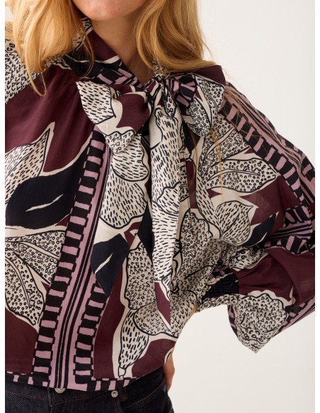 Camisa Summum con Estampado de Pañuelo y Lazada
